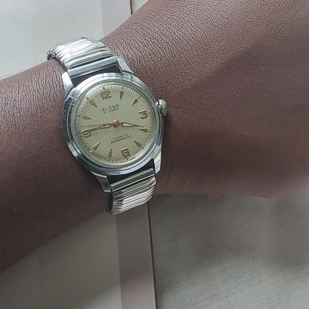 ELOGA this wristwatch